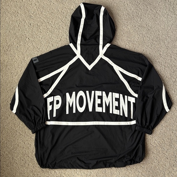 Free People Movement Care FP Run Like The Wind Logo Windbreaker Jacket XS NWOT - Picture 11 of 13
